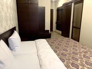 Отель Kasimir Private Room 611, 612 Буковель Двухместный номер с 1 кроватью или 2 отдельными кроватями и собственной ванной комнатой-9