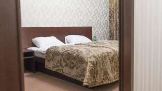Отель Kasimir Private Room 611, 612 Буковель Двухместный номер с 1 кроватью или 2 отдельными кроватями и собственной ванной комнатой-11