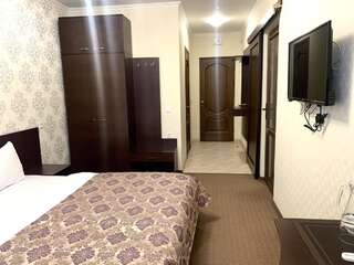 Отель Kasimir Private Room 611, 612 Буковель Двухместный номер с 1 кроватью или 2 отдельными кроватями и собственной ванной комнатой-15